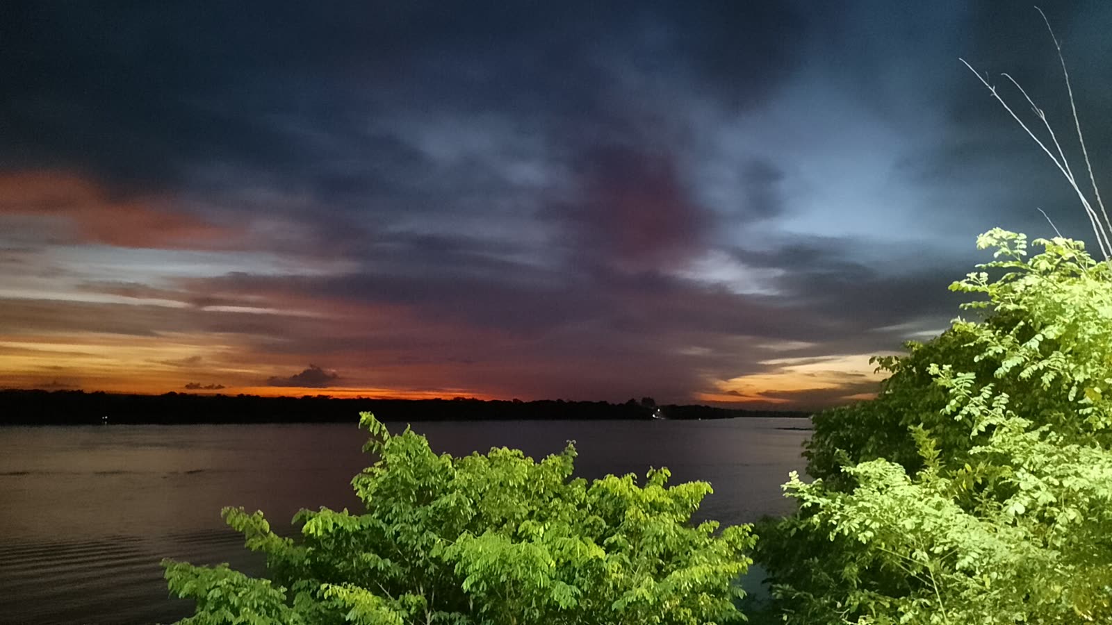 Pôr do sol sobre o Rio Tocantins